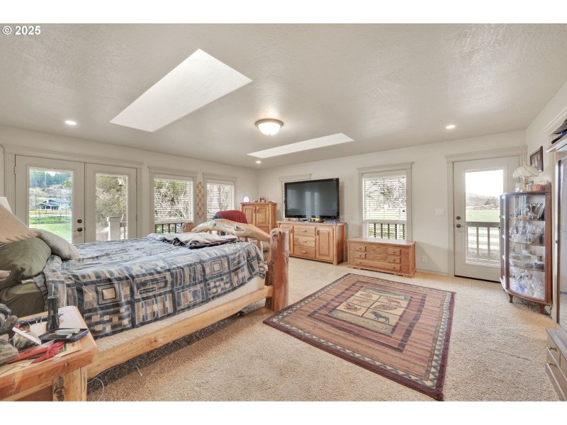 Bedroom, Primary