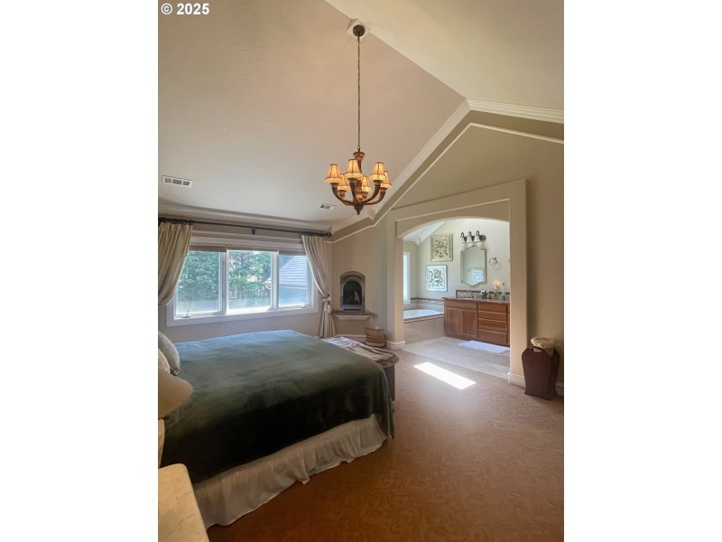 Bedroom, Primary