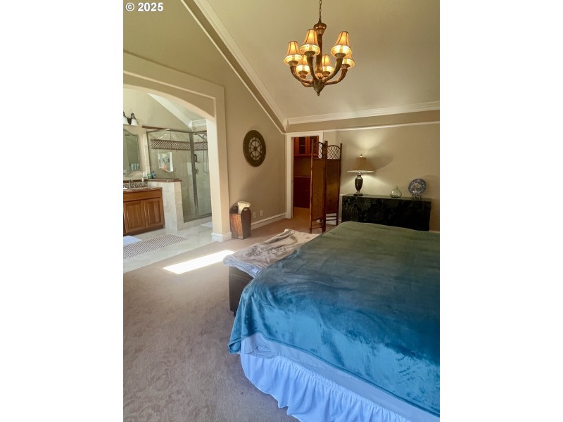 Bedroom, Primary