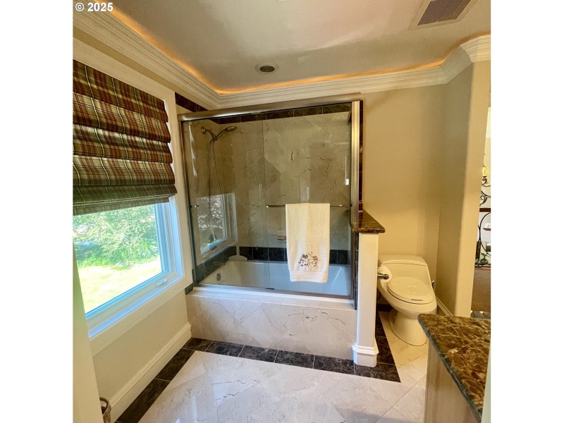 Bathroom, Continental