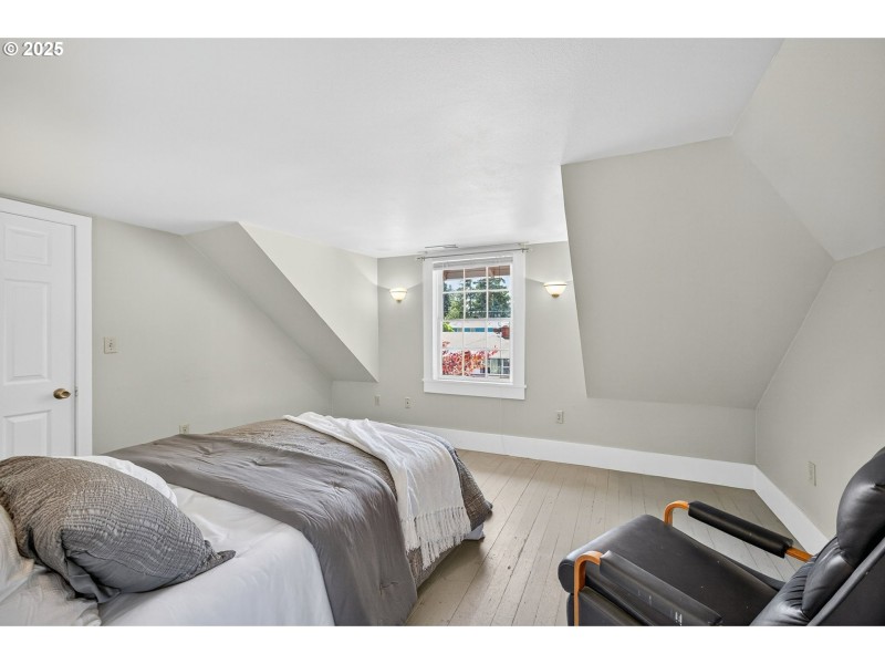 Bedroom, Primary