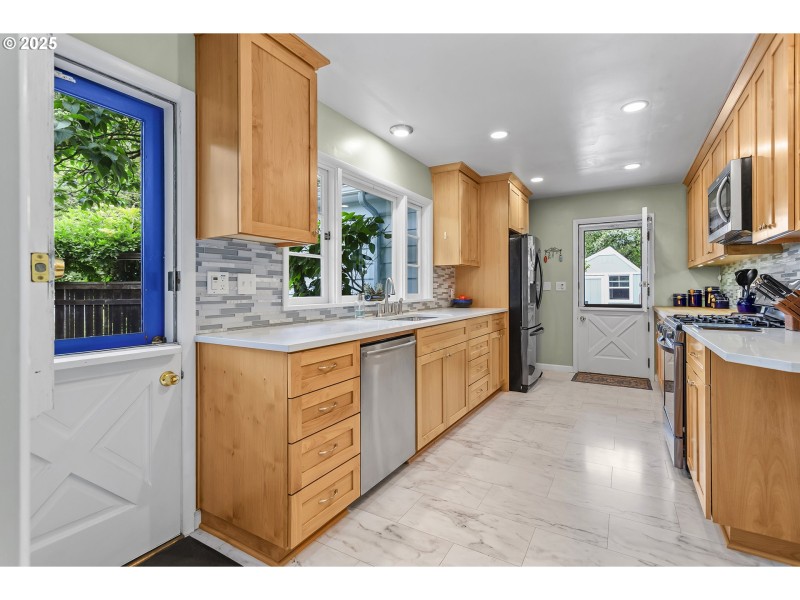 Kitchen/Outside