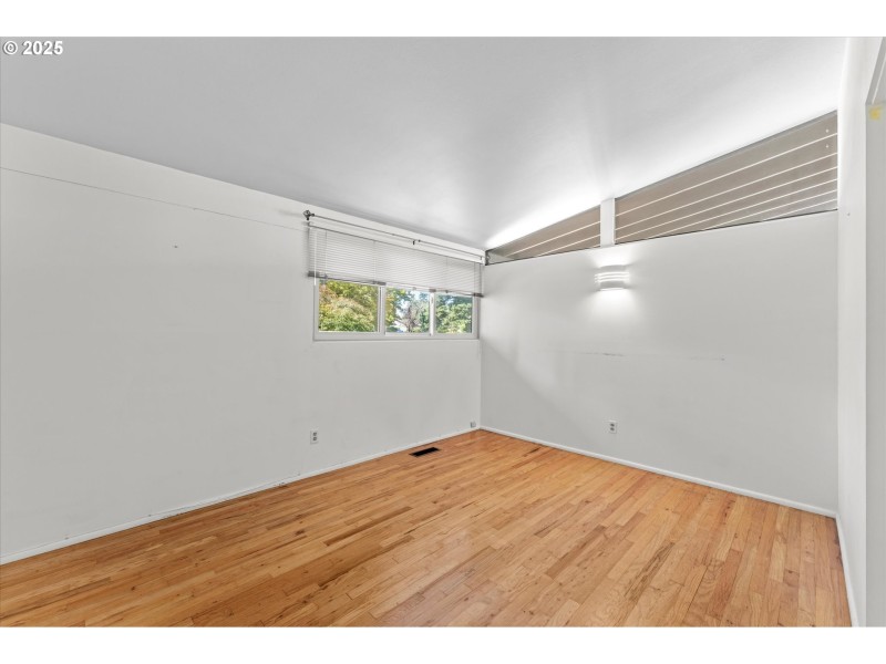 Bedroom, Primary