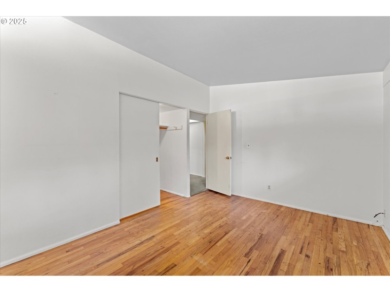 Bedroom, Primary