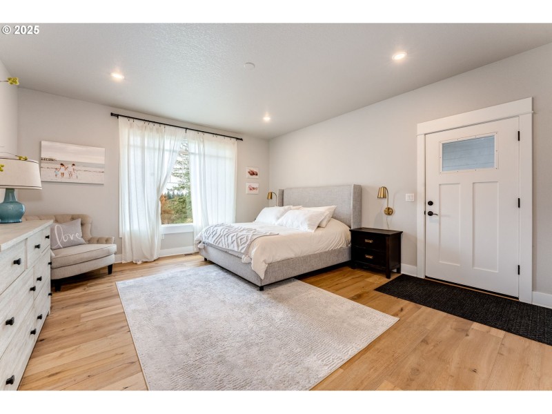 Bedroom, Primary