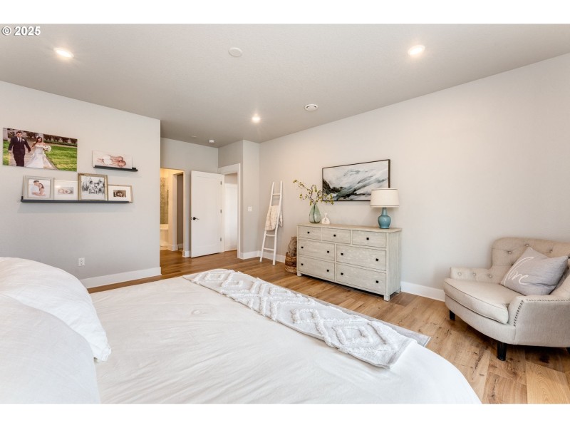 Bedroom, Primary