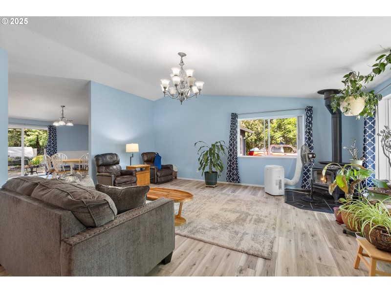 Living Room/Entrance