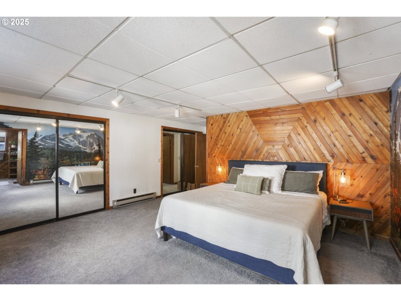Bedroom, Primary