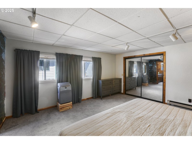 Bedroom, Primary