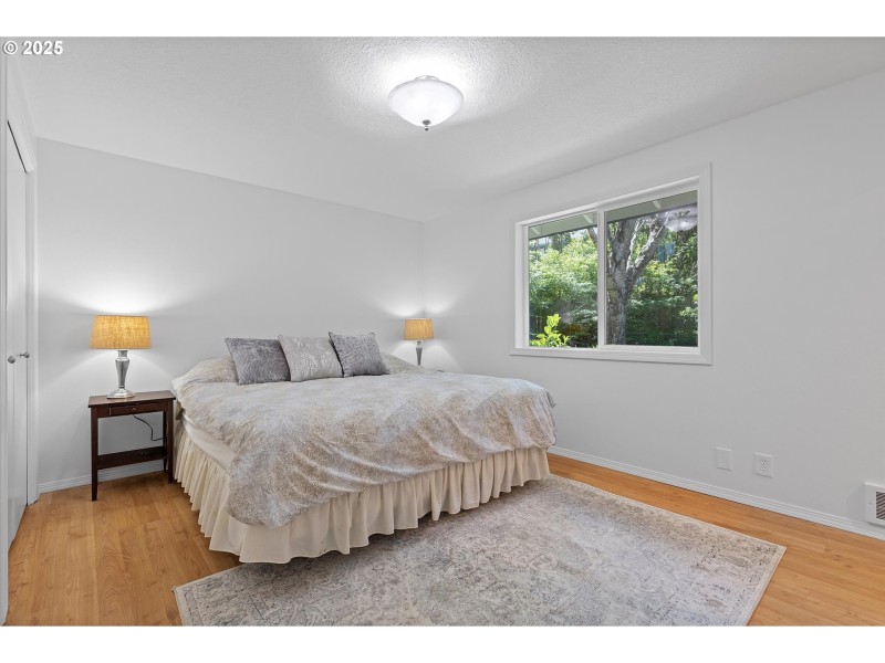 Bedroom, Primary
