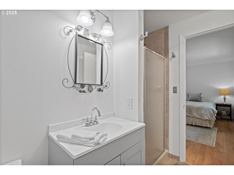 Bathroom, Attached