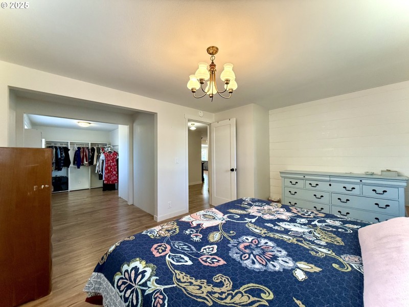 Bedroom, Primary