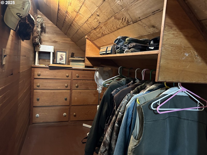 Bedroom, Primary