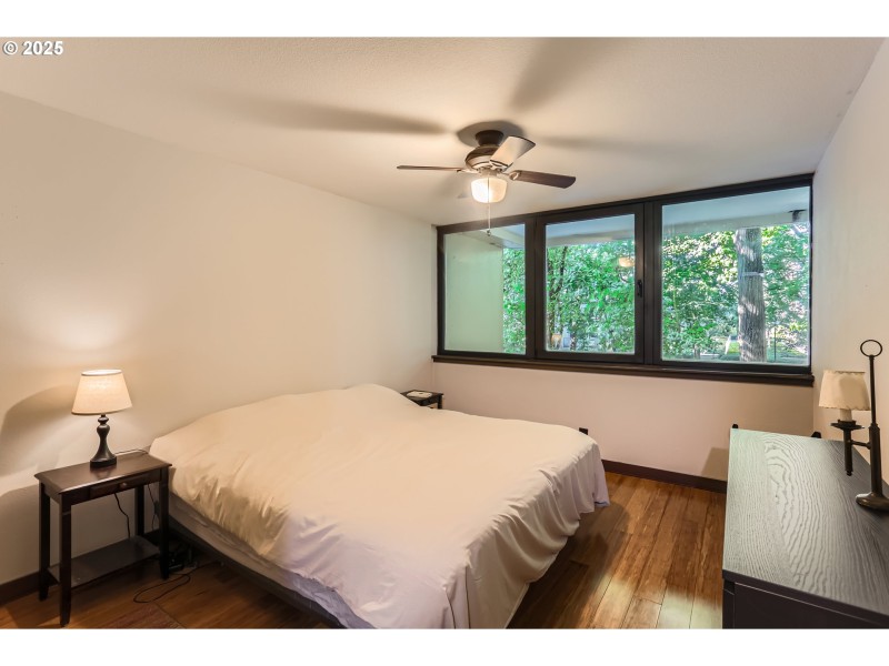 Bedroom, Primary