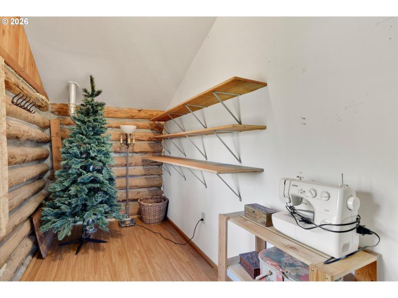 Bedroom, Primary