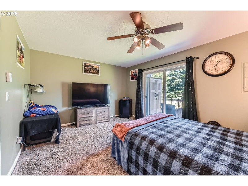 Bedroom, Primary