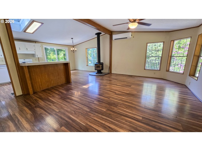 Living Room/Entrance