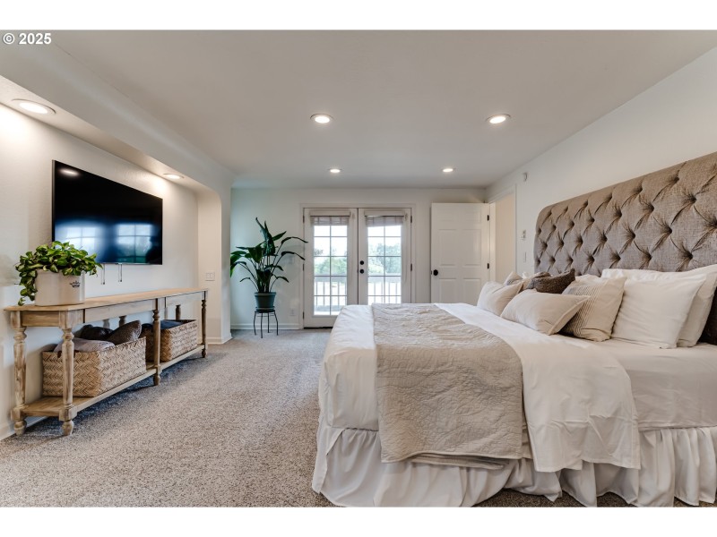 Bedroom, Primary