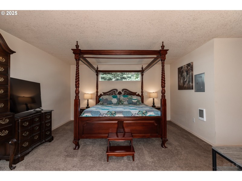 Bedroom, Primary