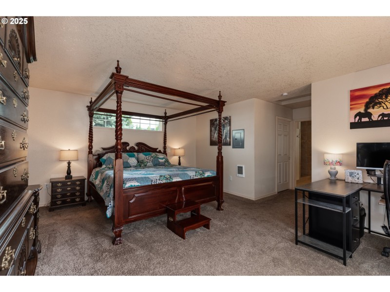 Bedroom, Primary