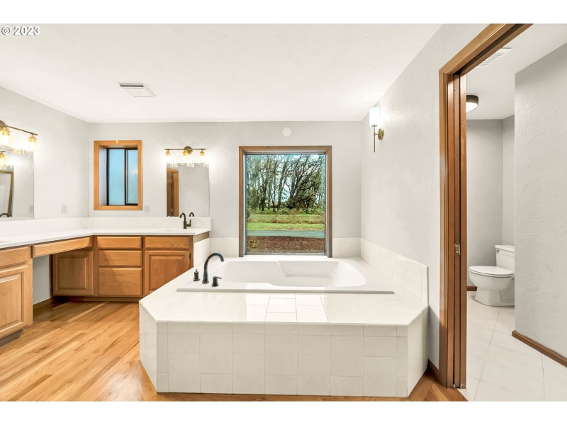 Bathroom, Attached