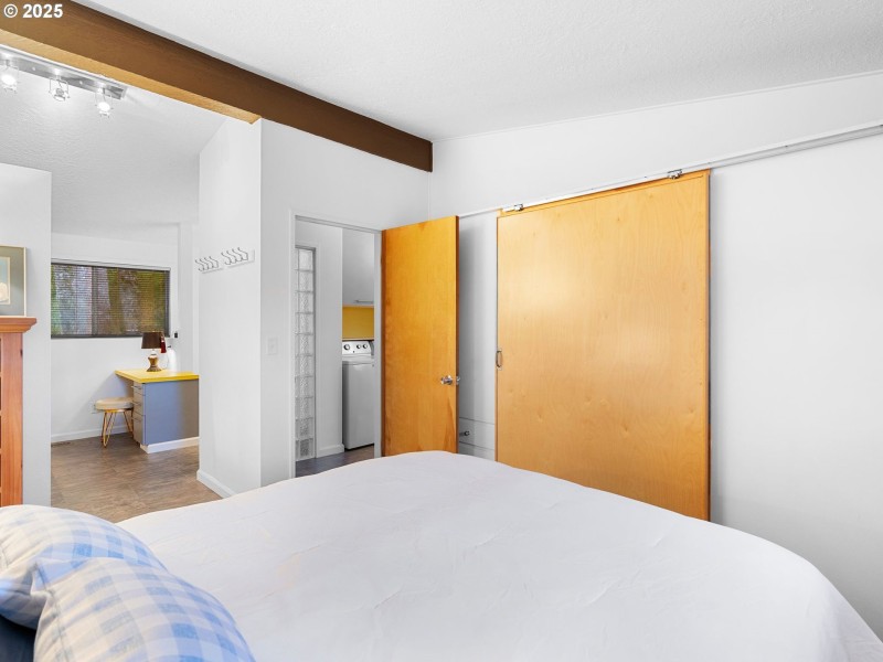 Bedroom, Primary