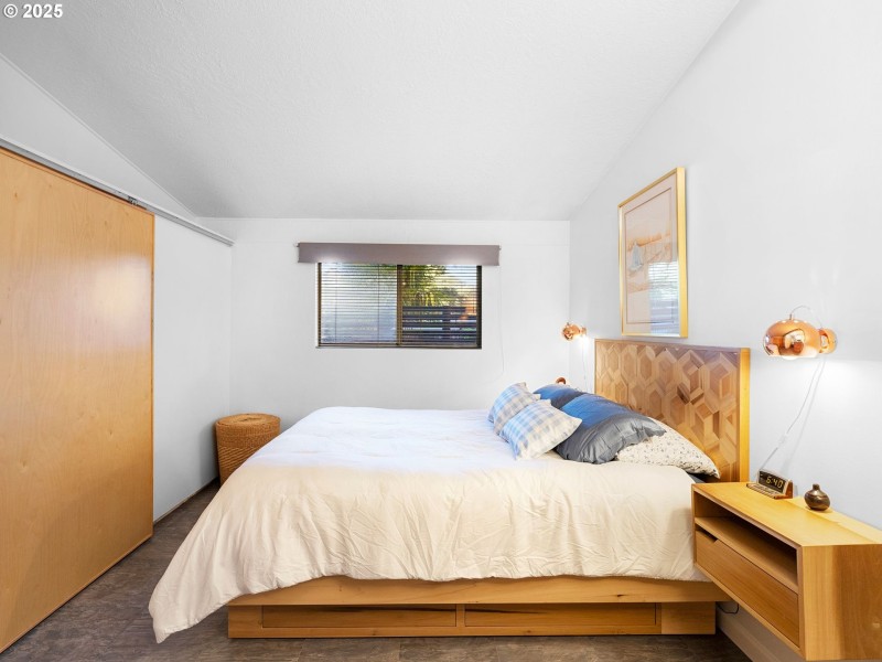 Bedroom, Primary