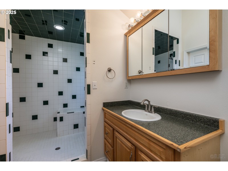 Bathroom, Attached