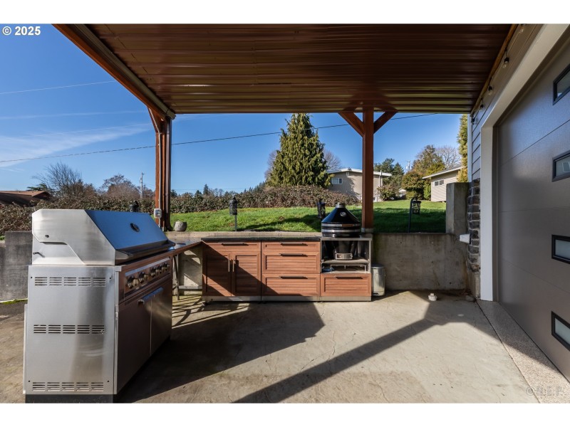 Kitchen/Outside