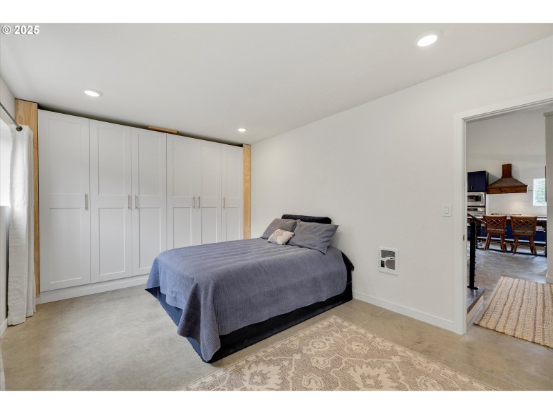 Bedroom, Primary