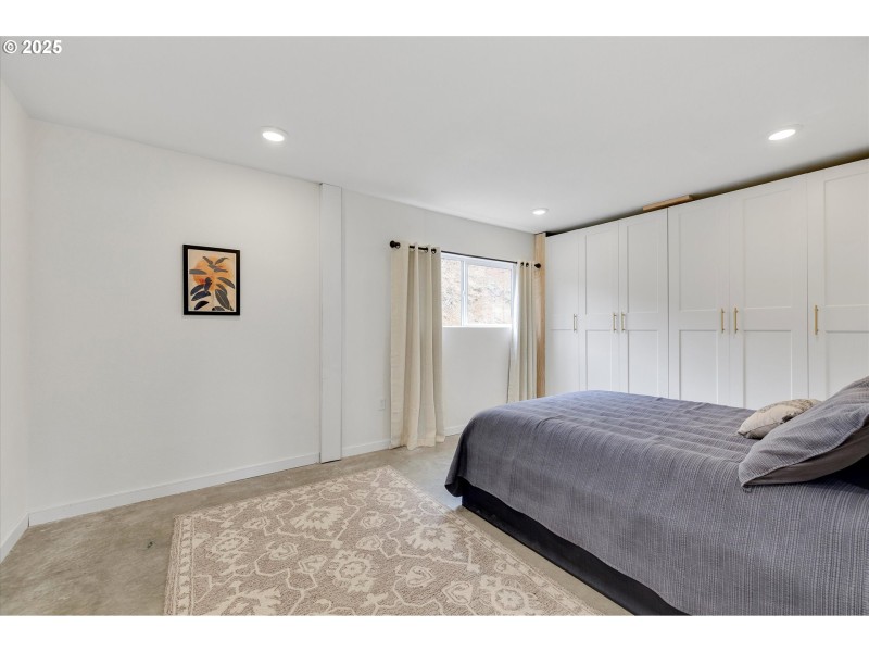 Bedroom, Primary