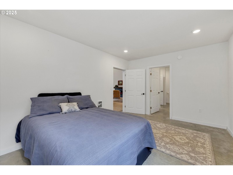 Bedroom, Primary