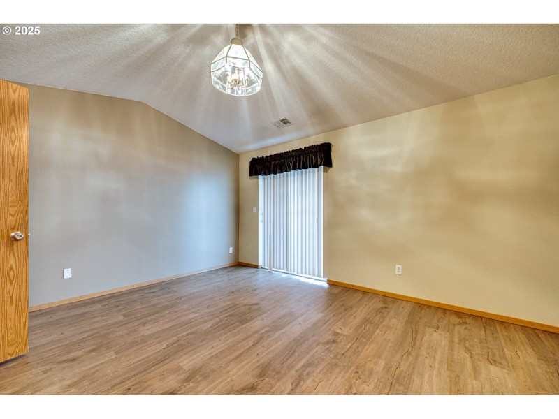 Bedroom, Primary