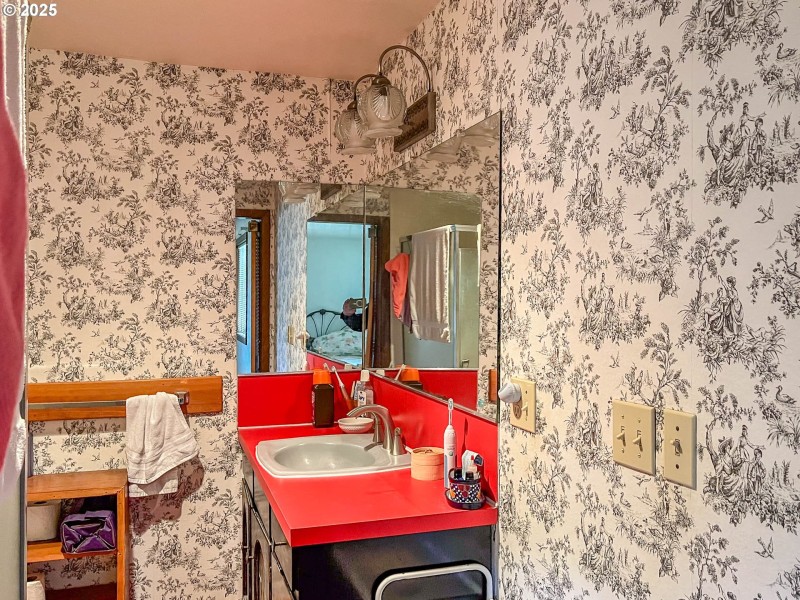 Bathroom, Attached