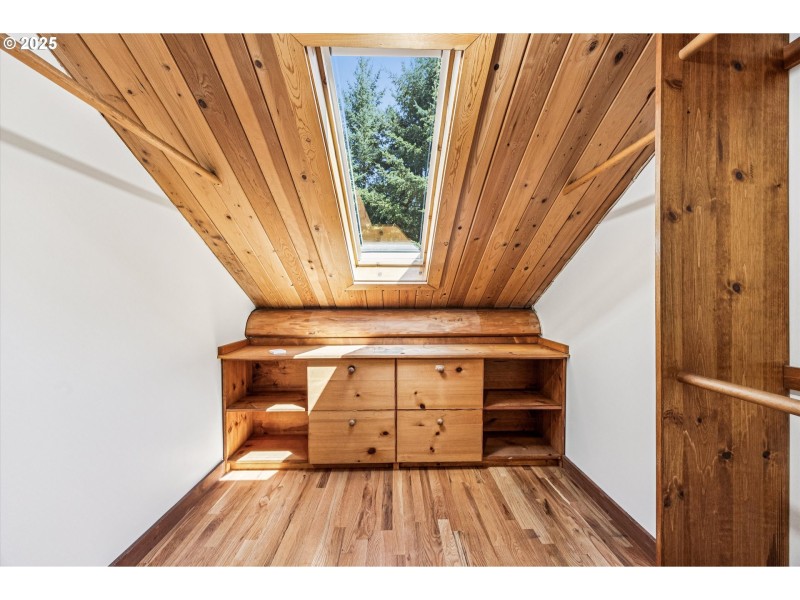 Bedroom, Primary