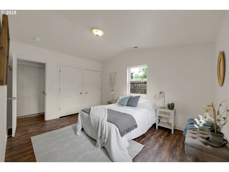 Bedroom, Primary