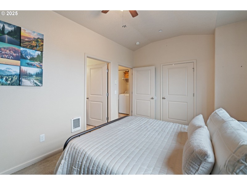 Bedroom, Primary