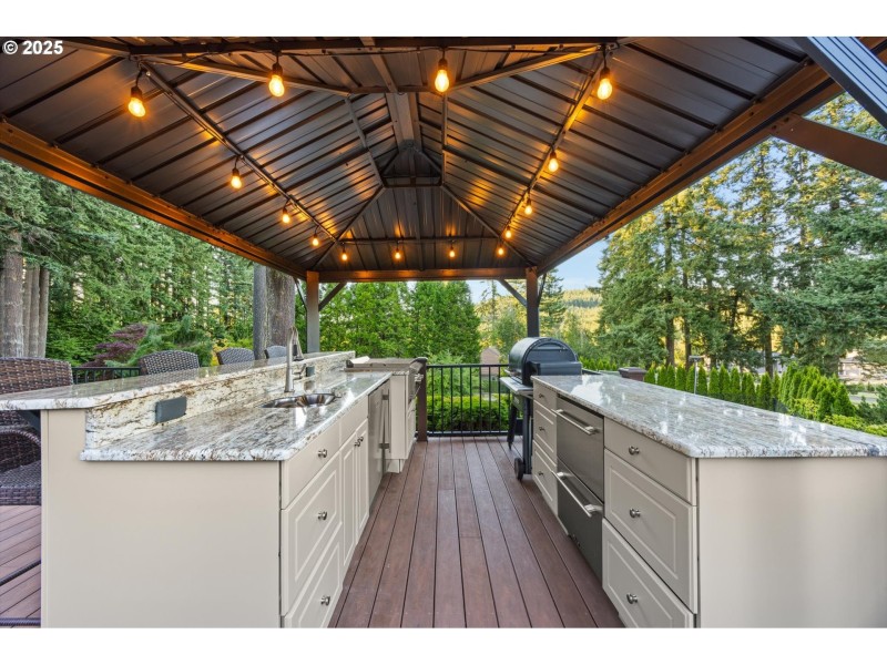 Kitchen/Outside