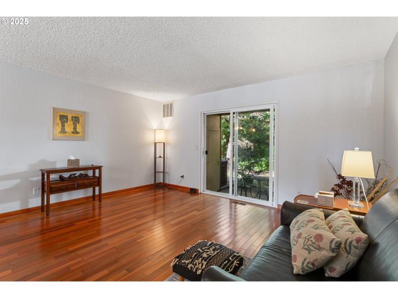Bedroom, Primary