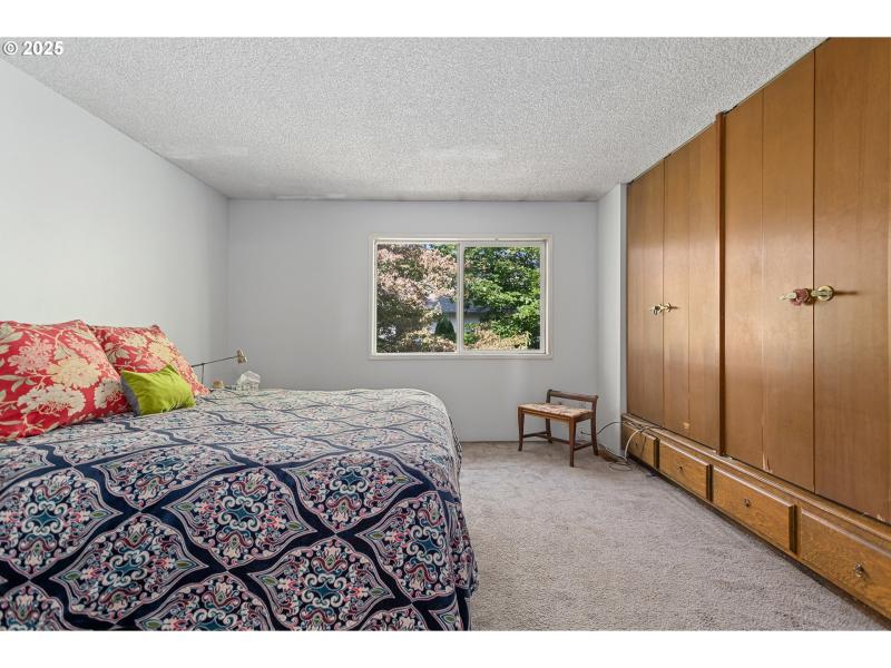 Bedroom, Primary