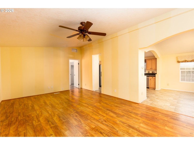 Living Room/Entrance