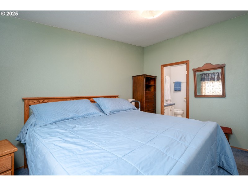 Bedroom, Primary