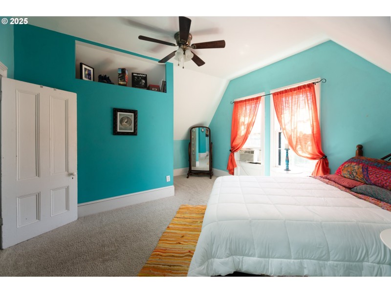 Bedroom, Primary