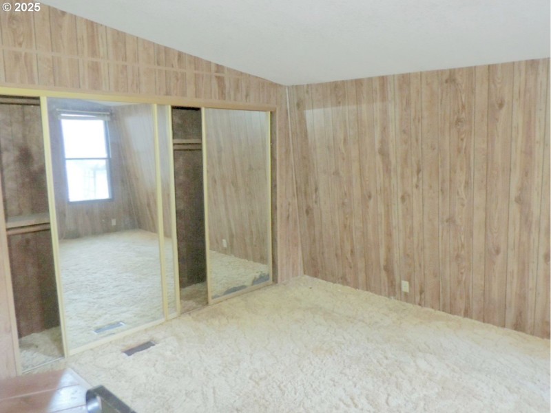 Bedroom, Primary