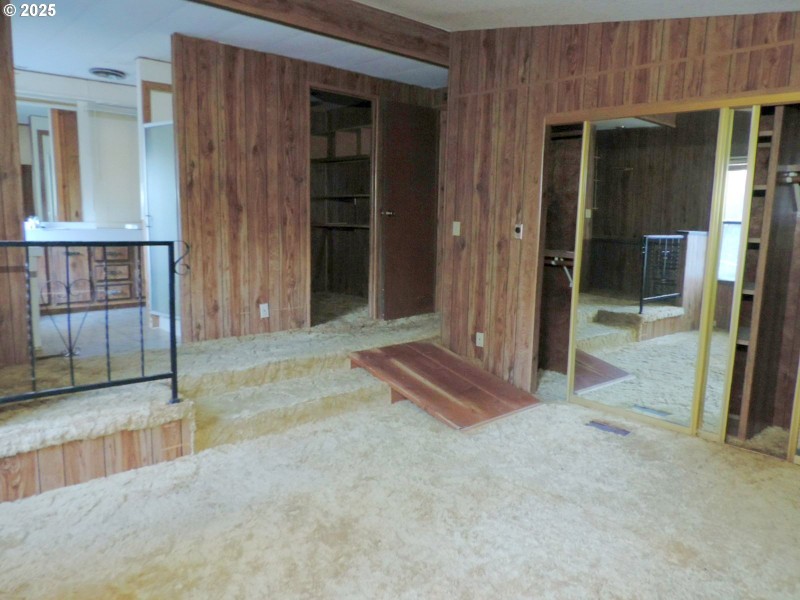Bedroom, Primary