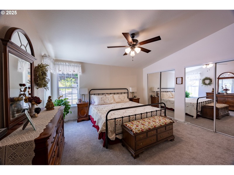 Bedroom, Primary