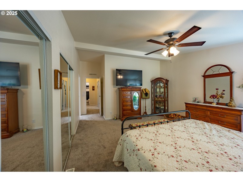 Bedroom, Primary