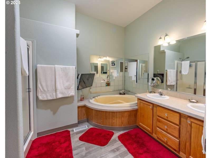 Bathroom, Attached