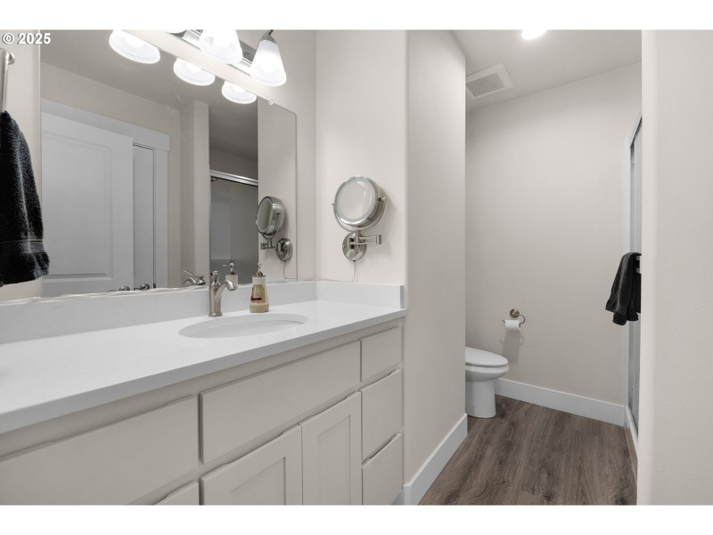 Bathroom, Attached