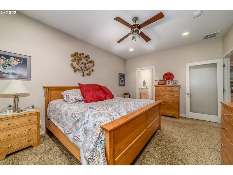Bedroom, Primary